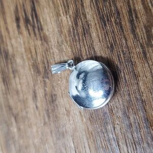Sterling silver 925 mini locket pendant P202